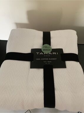 Tahari White Cotton Blanket with Subtle Herringbone Texture